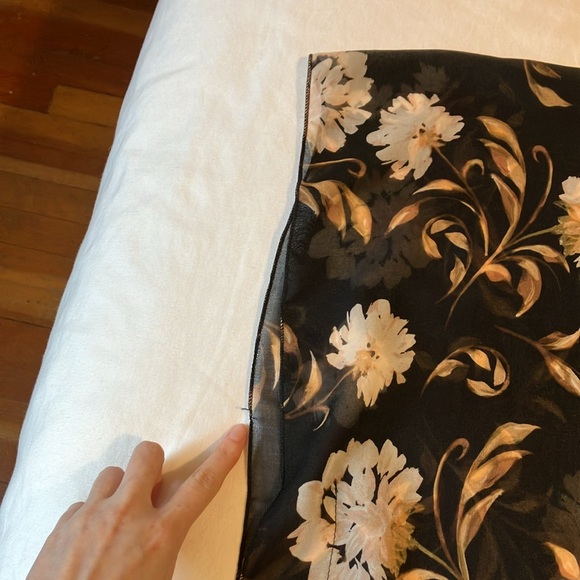 Le Château Black Floral Cover Up - Picture 6 of 8